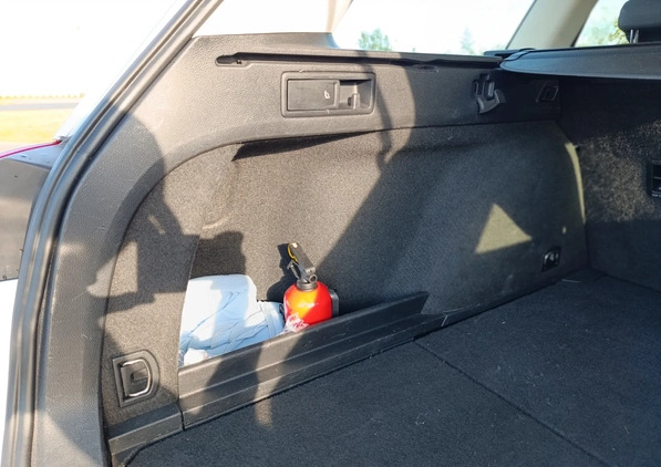 Volkswagen Passat cena 55555 przebieg: 195000, rok produkcji 2015 z Lubin małe 254